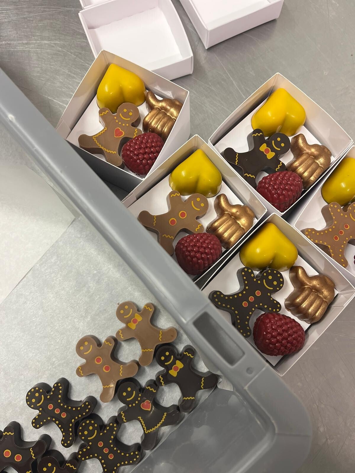 GEVULDE CHOCOLADE KOEKEMANNETJES PRALINÉ - 10 stuks