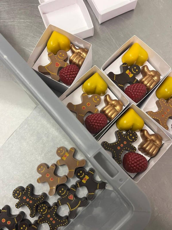 GEVULDE CHOCOLADE KOEKEMANNETJES PRALINÉ - 10 stuks