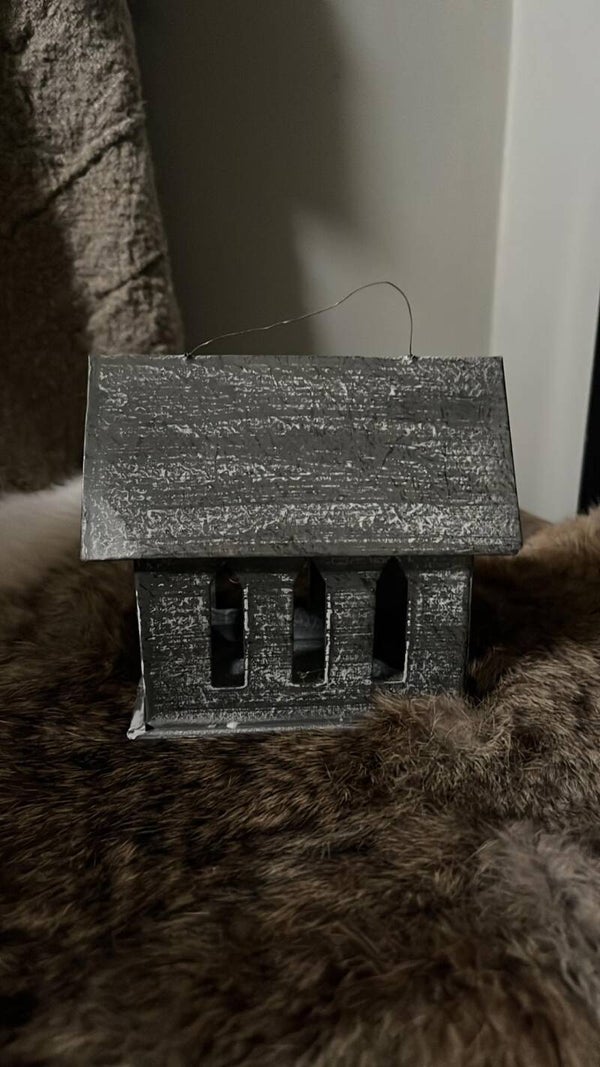 Ijzeren T-lichthuisje