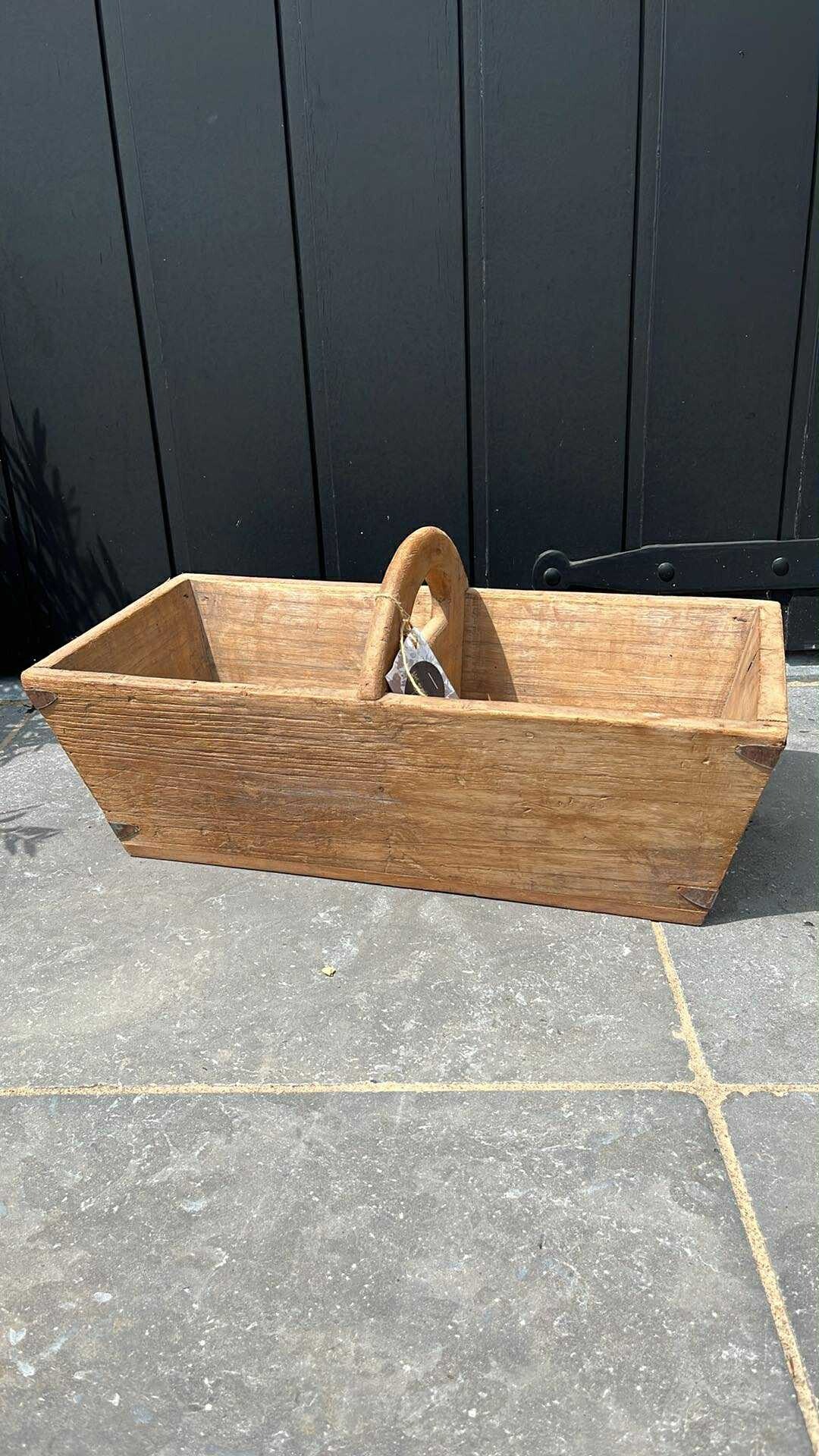 Houten bak met dubbele verdeling en handvat