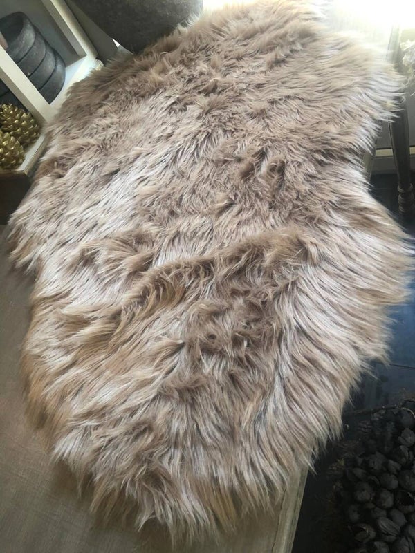 Pels - schaap - L - beige