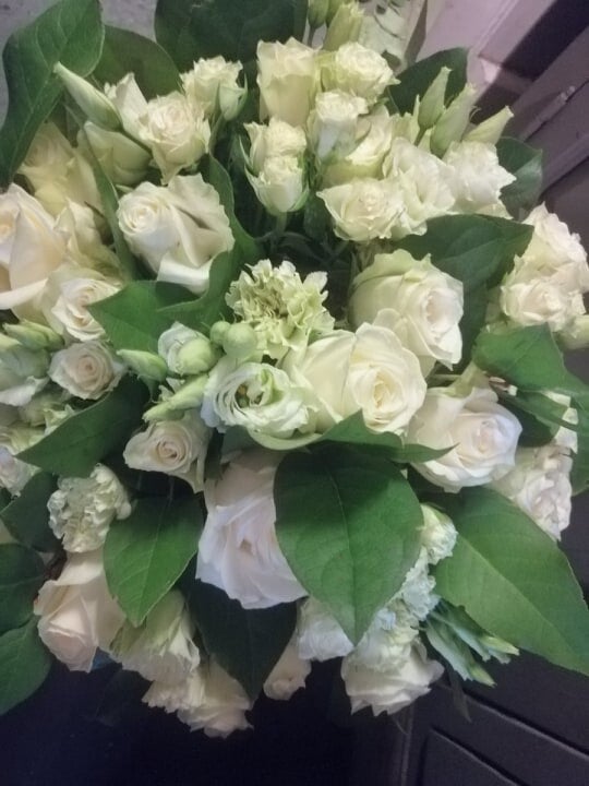 Handgebonden boeket - wit - Prijs vanaf