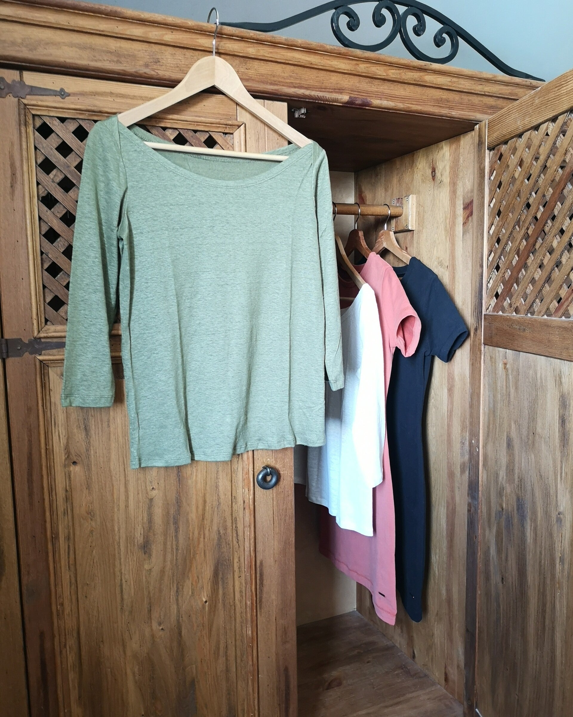Shop je minimalistische capsule wardrobe op de slimste manier Veel zero waste bloggers zweren hier al jaren bij, met als bekendste voorbeeld de superminimalistische kledingcollectie van New Angels eco fashion. De Minimalistische garderobe. Duurzame mode