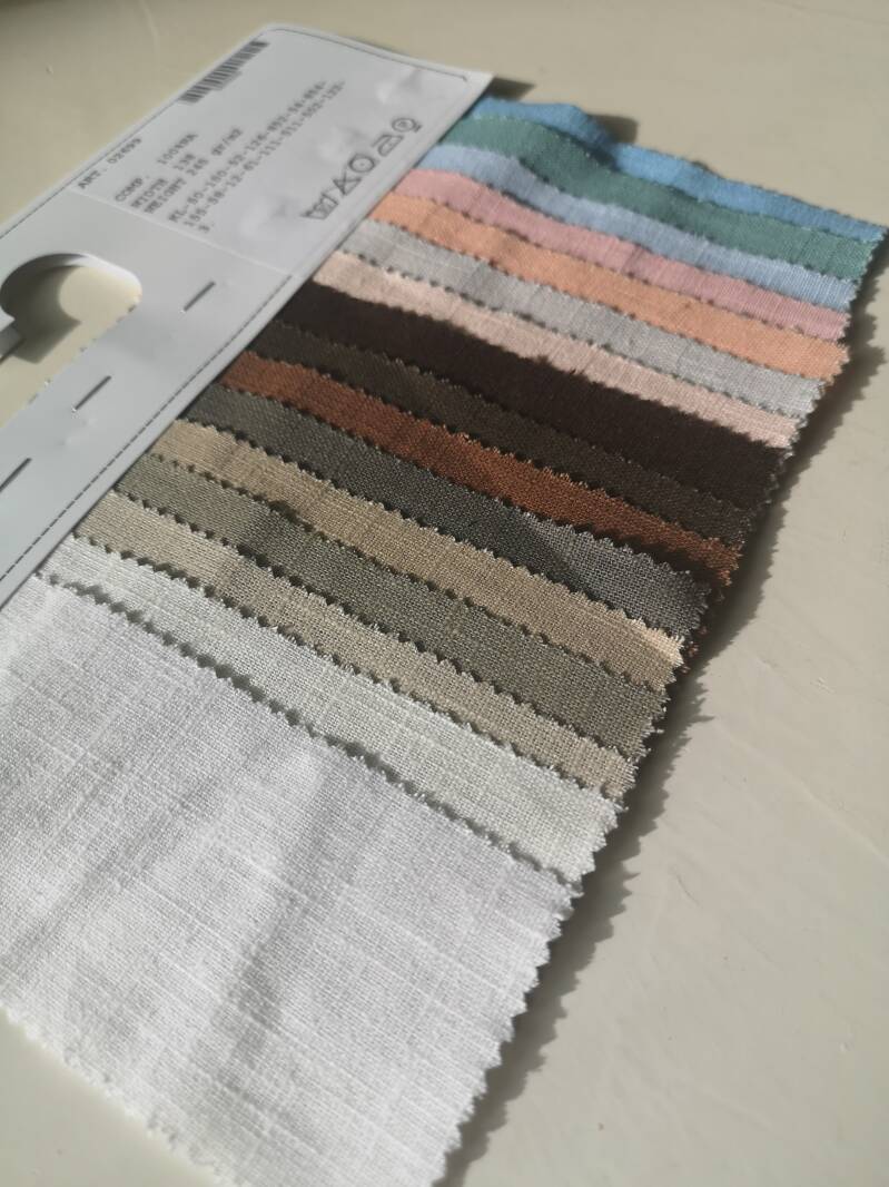 italiaanse linnen kleding, samples van linnen stoffen. Stof staaltjes linnen. ramie linnen stof. Linne kleding dames, dameskleding gemaakt van linnen. Linnen kleding in topkwaliteit. Linnen doek en linnen stoffen. Puur linnen kleding. 100% linnen kleding.