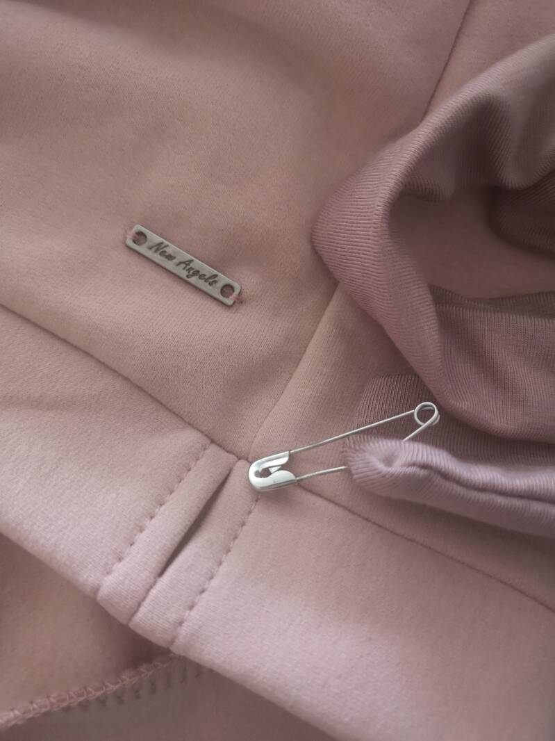 Sweater van biologisch katoen, biokatoen trui. Modemerk New Angels is een duurzaam kledingmerk. New Angels werkt met biologisch katoen, dit is zacht en gifvrij. Kleding voor vrouwen, dameskleding die betaalbaar is. Betaalbare duurzame kleding