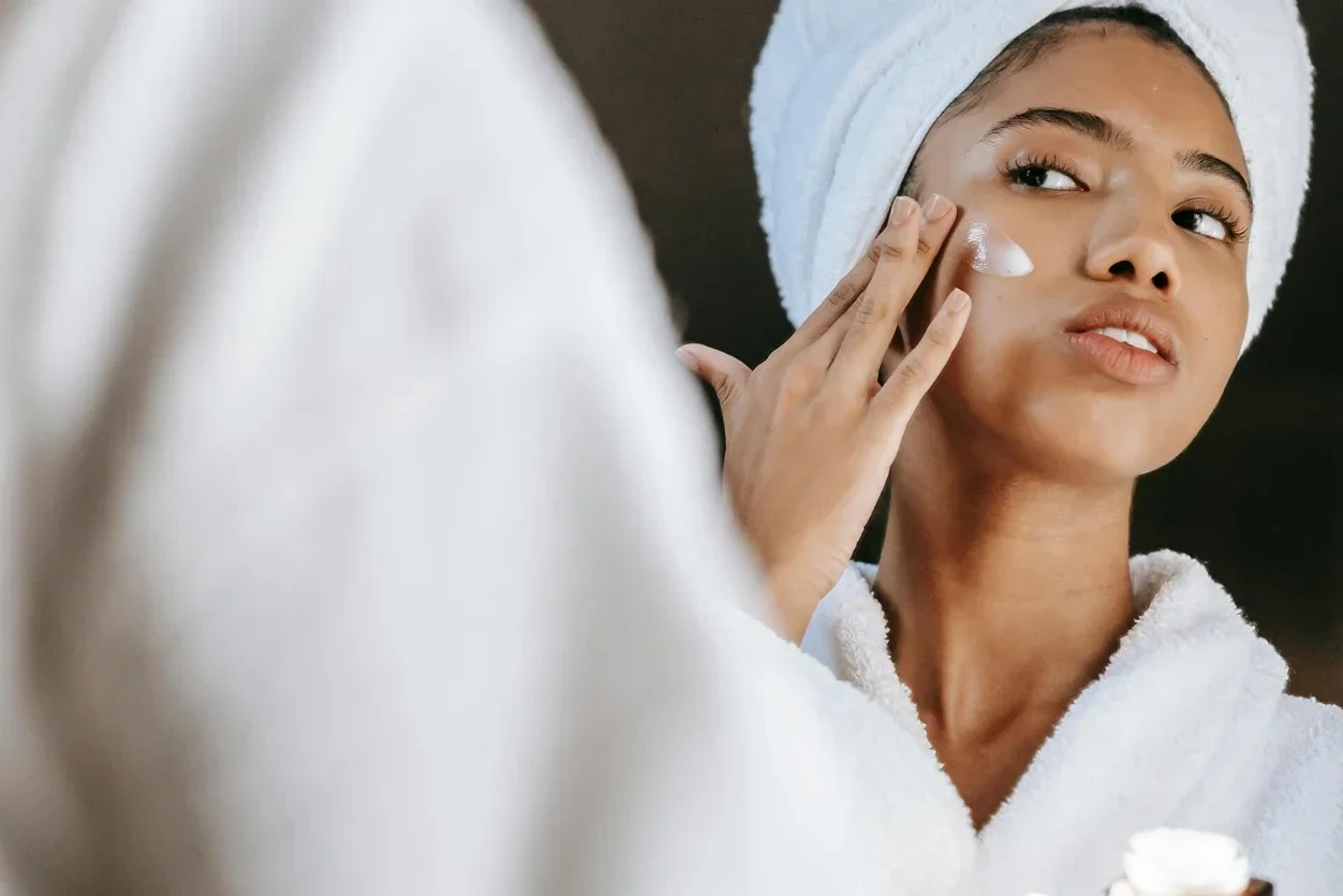Wat is de beste anti-aging crème? Wat is het beste tegen anti-aging? Welke leeftijd beginnen met anti-age? Op welke leeftijd is anti-agingcrème het beste? Wat is de beste dagcrème voor een oudere huid? Welk type crème is het beste voor een verouderende hu