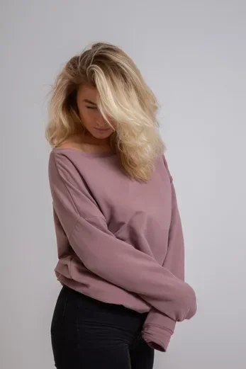 biologische trui, aanbieding, Stoere sweater dames Sweater dames C&A Sweater Dames H&M Mooie sweaters dames Zalando Sweater dames Sweater dames Sale. New Angels eco fashion, sweater, off shoulder, aanbieding sale korting. duurzame kleding, vegan fashion