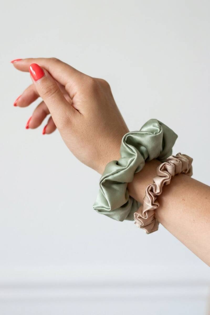hoe maak je een scrunchie. naai scrunchies voor beginners. naaien en naai ideeen. naaien, naai ideeën, naaipatronen, naaiprojecten, naaien voor beginners, naaipatronen gratis, naai hacks, naaitutorials, naaiprojecten voor beginners, naai ideeën beginners.