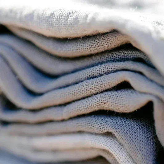 hennepstoffen, hennep kleding, linnen stoffen, linnen kleding. hennep en linnen. eco vriendelijke stoffen. duurzame kleding. new angels kleding merk. blog over hennep kleding. mode gemaakt van hennep stoffen. wat is hennep stof? kledingmerk New Angels