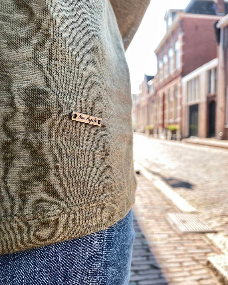 new nagels kleding. duurzame hennep shirts van new angels. het groene hennep tshits van new angels. damesmode die betaalbaar is van modemerk new angels. sustainable fashion label new angels. groene tshirts voor vrouwen. hennep tshirt. duurzaam keldingmerk