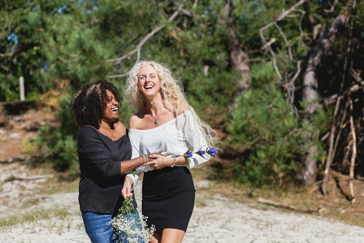 Wat zijn leuke uitstapjes om met vriendinnen te doen? Wat zijn stoere uitjes voor vrouwen? Wat kun je doen als je je verveelt met vriendinnen? Wat kunnen we doen met je bestie? Wat te doen met vriendinnen in de winter? Wat zijn leuke actieve activiteiten?