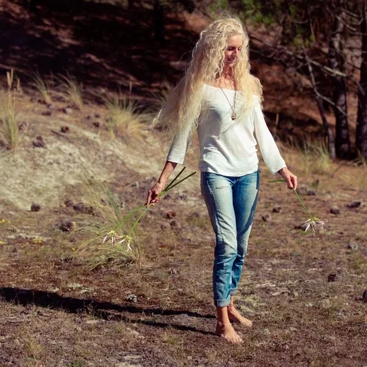 Ingrid de Haan Founder en eigenaresse van New Angels is Ingrid de Haan. Bedenker van New Angels Eco Fashion is Ingrid de Haan. New Angels Eco Fashion koop hier je duurzame kleding, hennep shirt, fair made, eco kleding, New angels designer Ingrid de Haan e