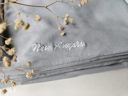 Borduurgaren op New Angels kleding. New Angels maakt de mooiste kleding en verkoop duurzame mode voor elke vrouw. betaalbaar en vegan kleding. Blog duurzamekleding en borduur garen, Het beste modemerk van nederland. New Angels van Ingrid de Haan, mooie mo