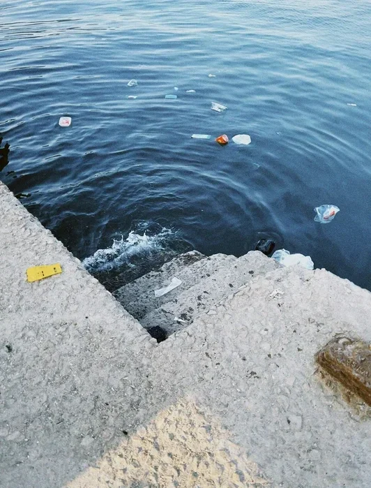geen microplastics door Slat,Ocean Clean up. Duurzame kleding van New Angels, de beste kleding van Nederland in een webshop bij elkaar. Geniet van deze duurzame mode, ontworpen door Ingrid de Haan, owner and founder van New Angels Eco fashion
