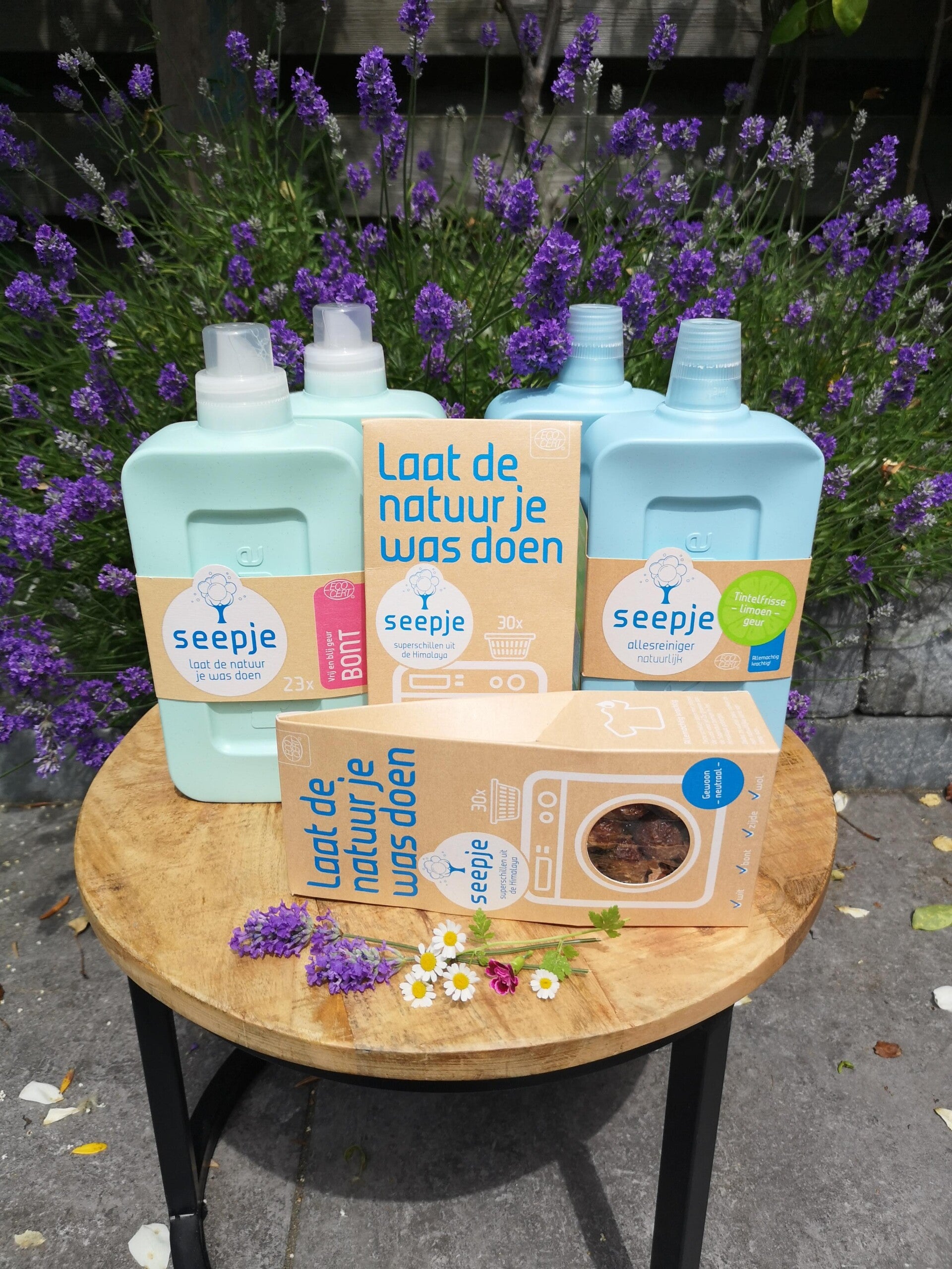 Wassen met wasnoten, ook wel schillen genoemd. Natuurlijk en duurzame kleding was je schoner met plantaardig wasmiddel. Duurzaam kledingmerk New Angels met duurzame mode voor elke vrouw. Mooie aanbiedingen en mooie stoffen.