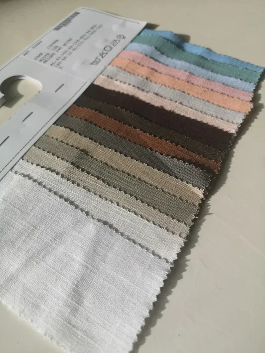 italiaanse linnen kleding, samples van linnen stoffen. Stof staaltjes linnen. ramie linnen stof. Linne kleding dames, dameskleding gemaakt van linnen. Linnen kleding in topkwaliteit. Linnen doek en linnen stoffen. Puur linnen kleding. 100% linnen kleding.