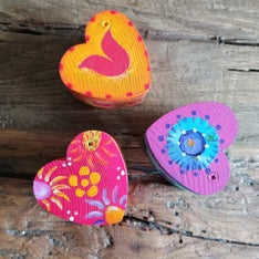 Bijzondere, unieke hand-gedecoreerde doosjes in hartvorm, ideaal voor een bijzonder en origineel cadeautje!
