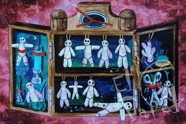 Ansichtkaart 'Voodoo poppen kabinet'