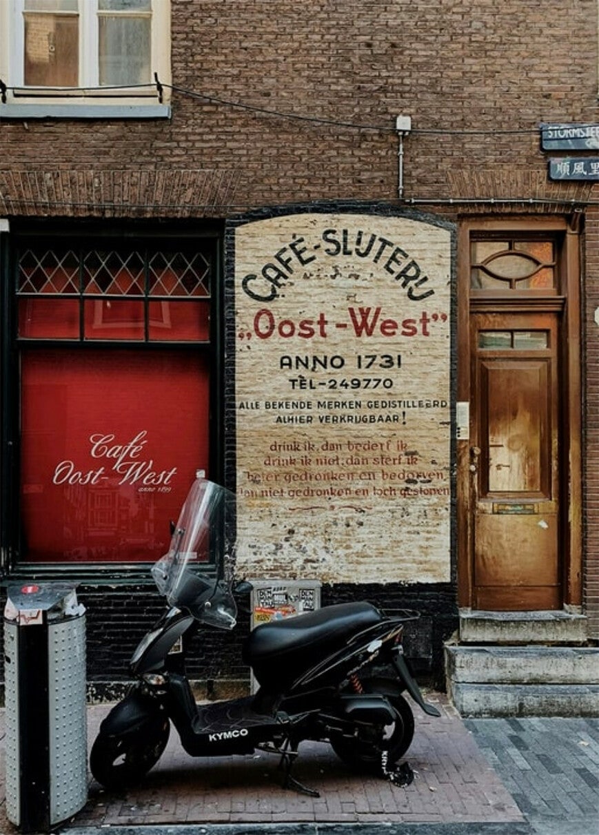Ansichtkaart 'Café-slijterij Oost-West'