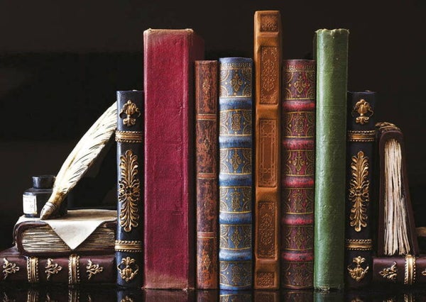 OP!! Ansichtkaart 'Oude boeken en veer'