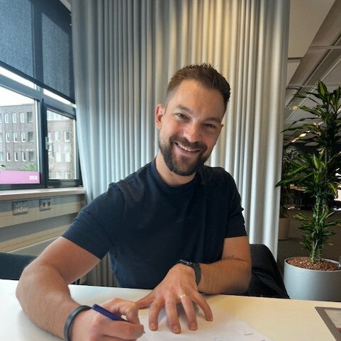 Rij-instructeur & Eigenaar Ralph van Rijschool Okeletsgo in Rijen