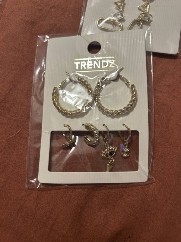 boucle d'oreille dorée