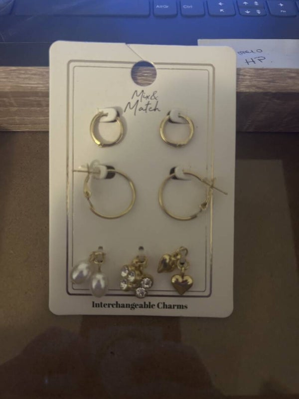 boucle d'oreille dorée coeur