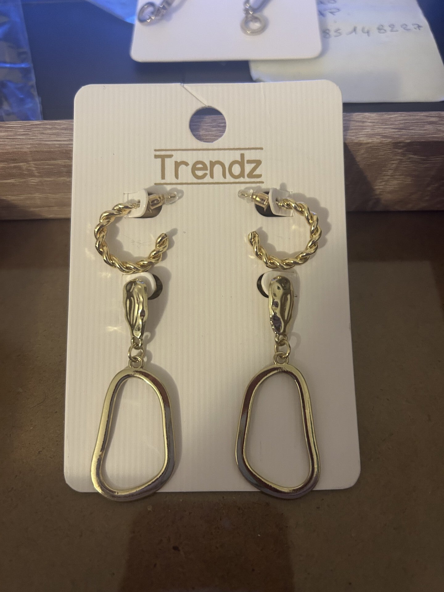 boucle d'oreille dorée anneau