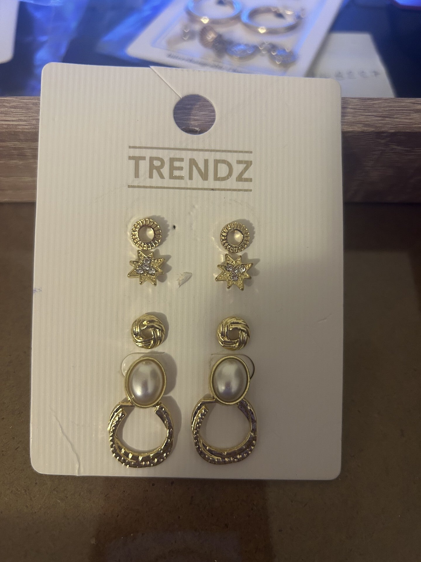 boucle d'oreille dorée rond