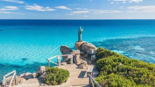 spiaggia di santa giusta vista dall'alto  