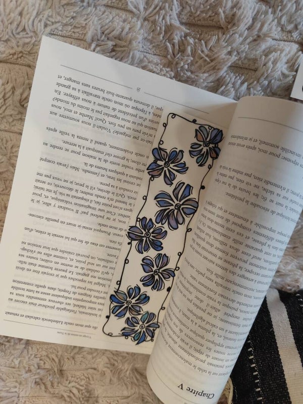 Marque page fleuri bleu