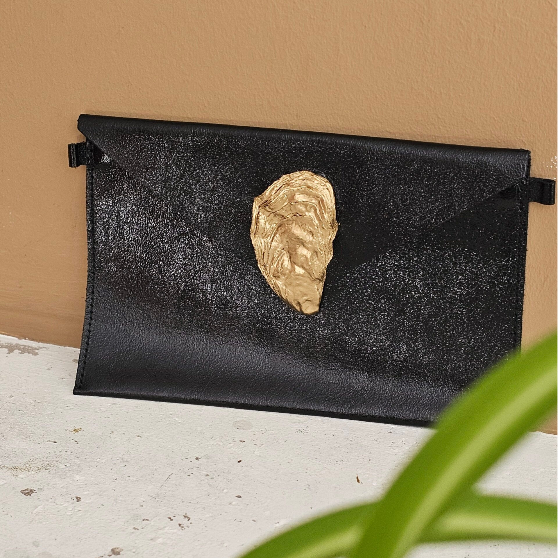 Oyster Clutch