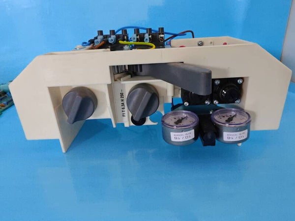 Bloc de démarrage et d'alimentation air eau électricité pour sirona C et C+