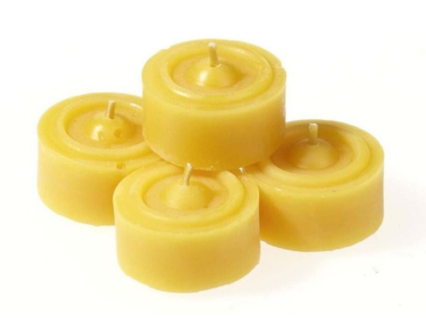Theelichtjes van bijenwas