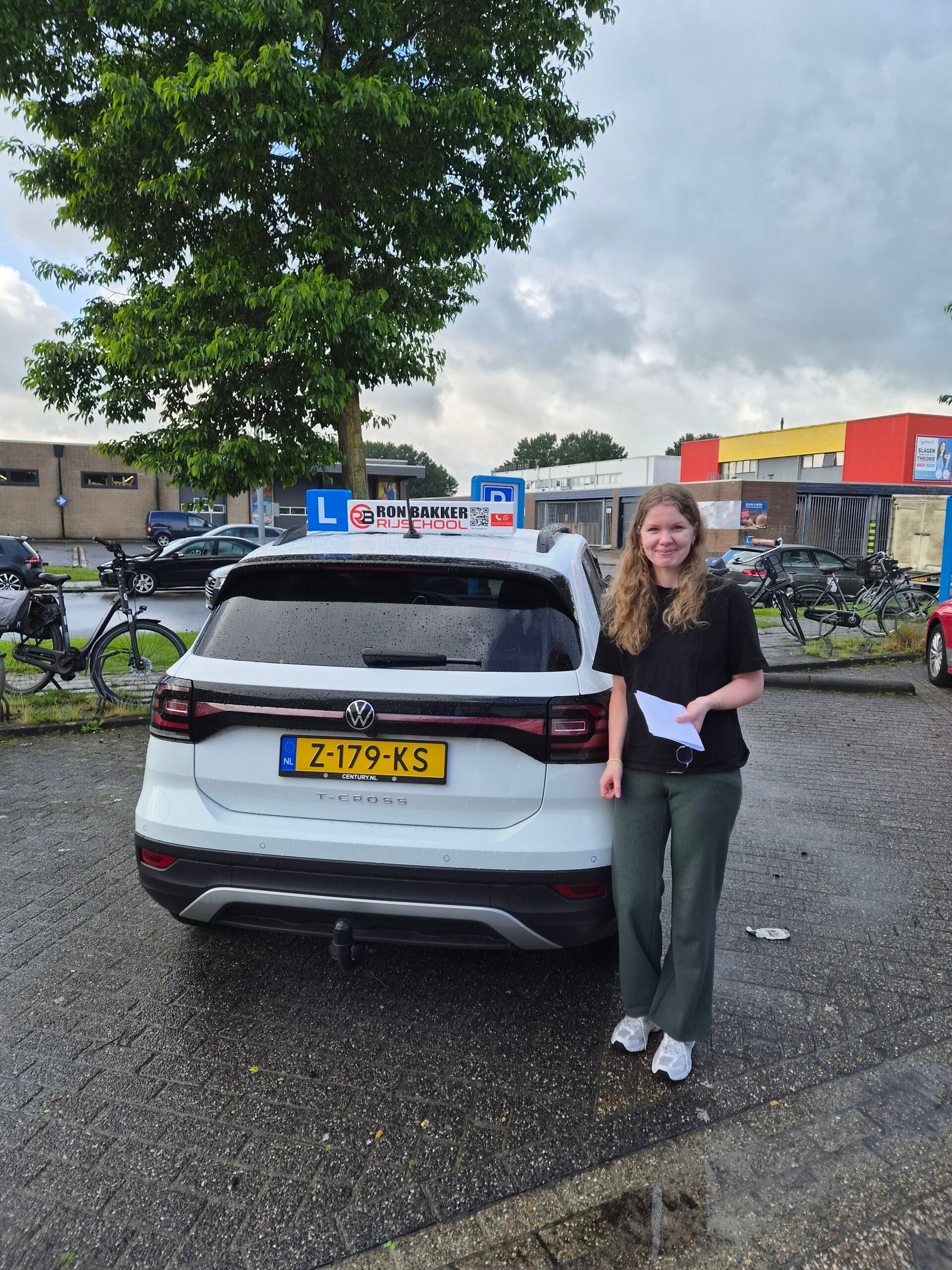 Suzanne geslaagd @ Cbr Ron Bakker Rijschool Groningen