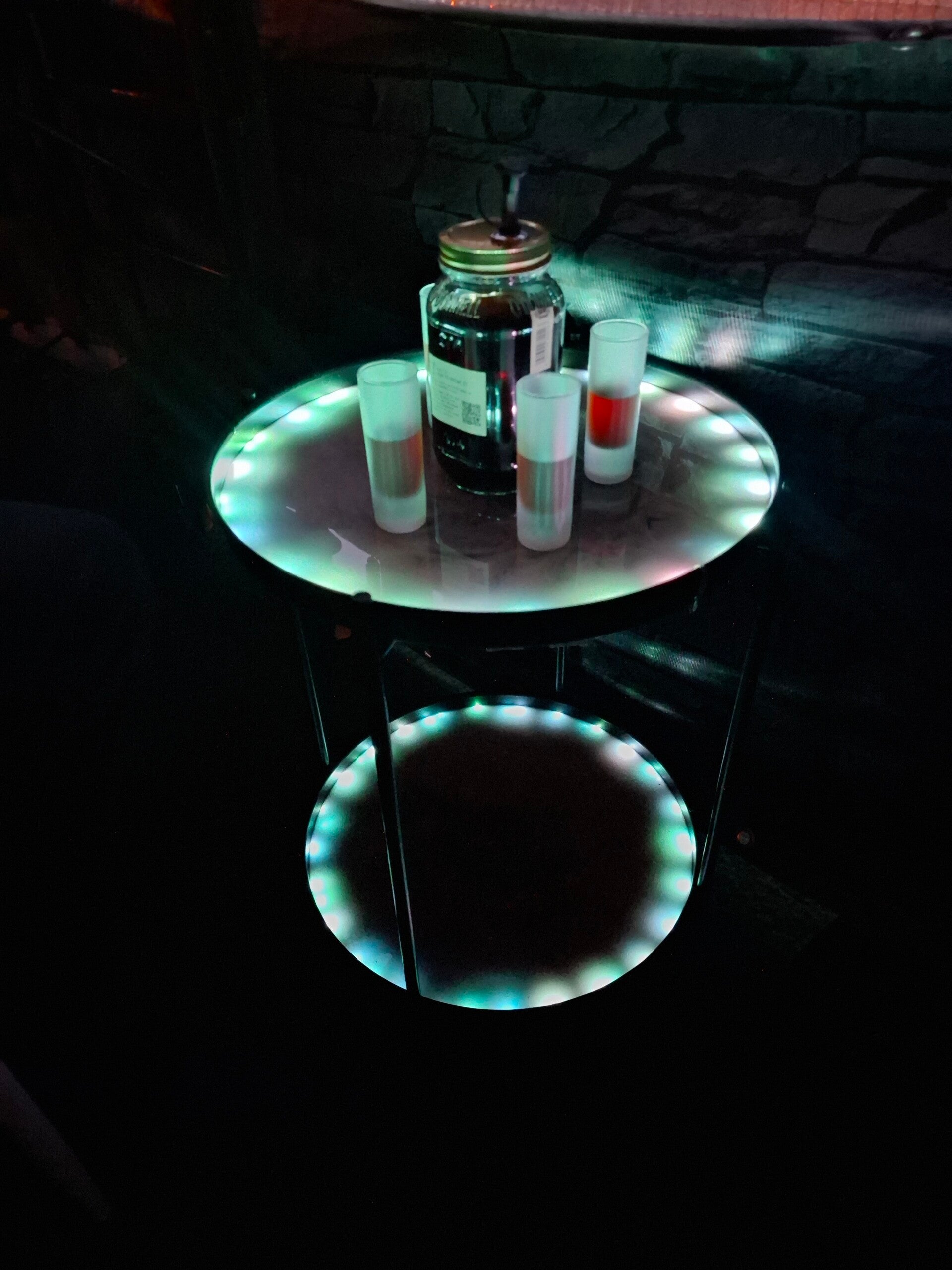 Beleuchteter Beistelltisch