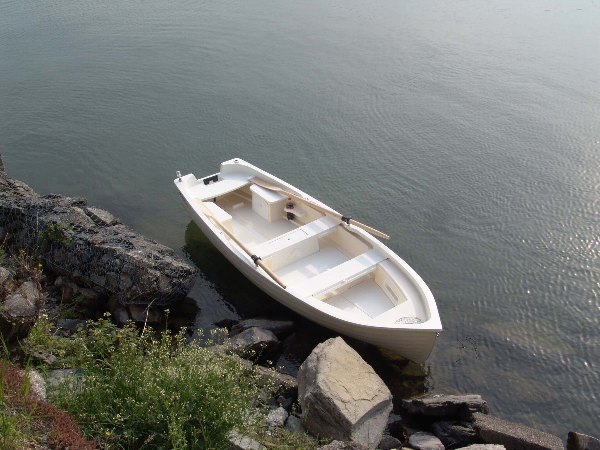 barca in vetroresina sul lago di Como