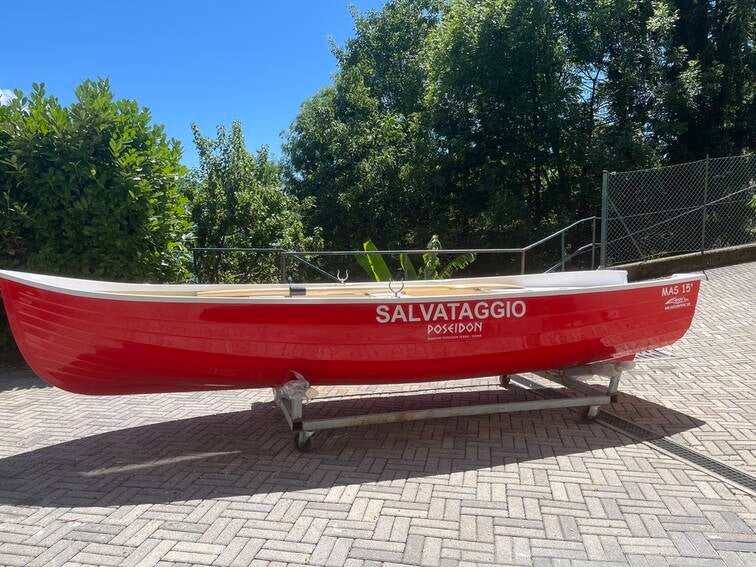 lancia-da-pesca-autosvuotante.jpg