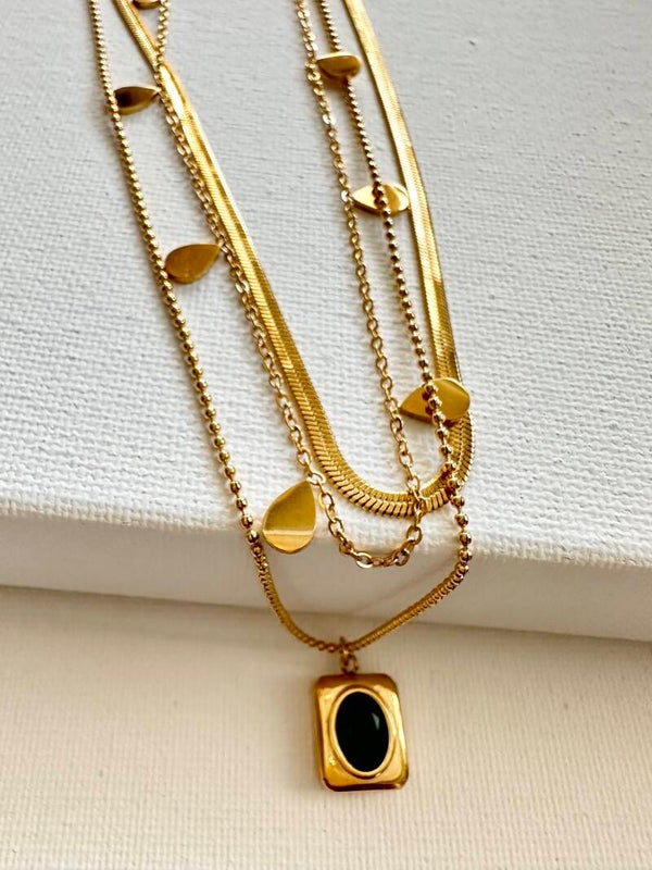 COLLIER JULIA