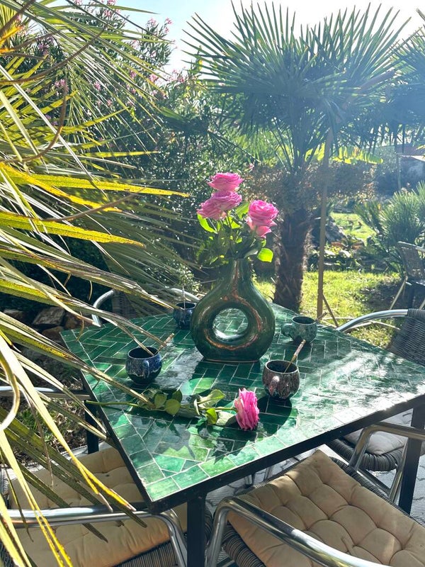 TABLE EN ZELLIGE