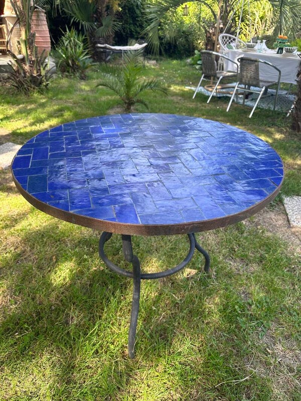 TABLE EN ZELLIGE