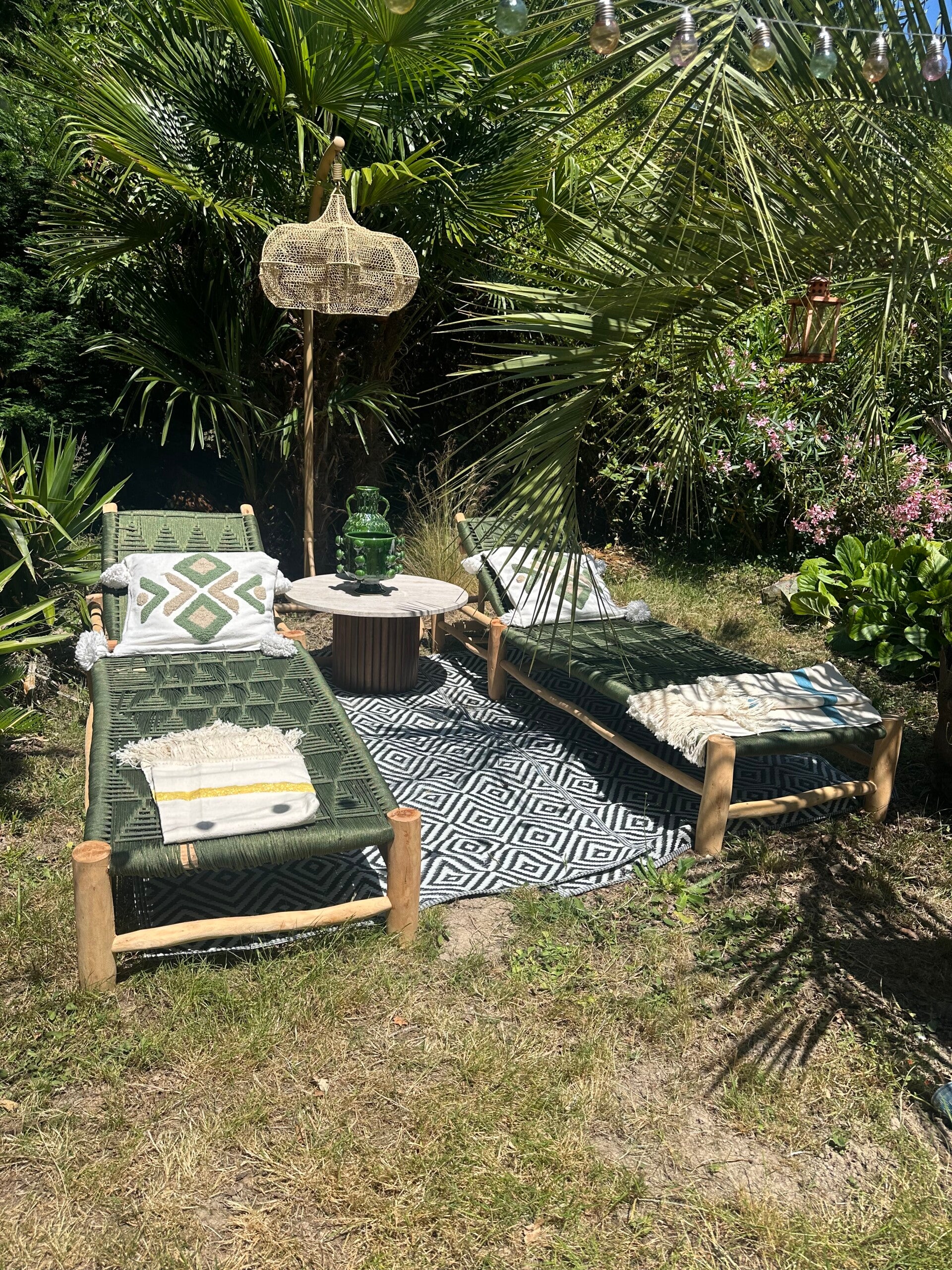 TABLE EN TRAVERTIN ET PIED BOIS
