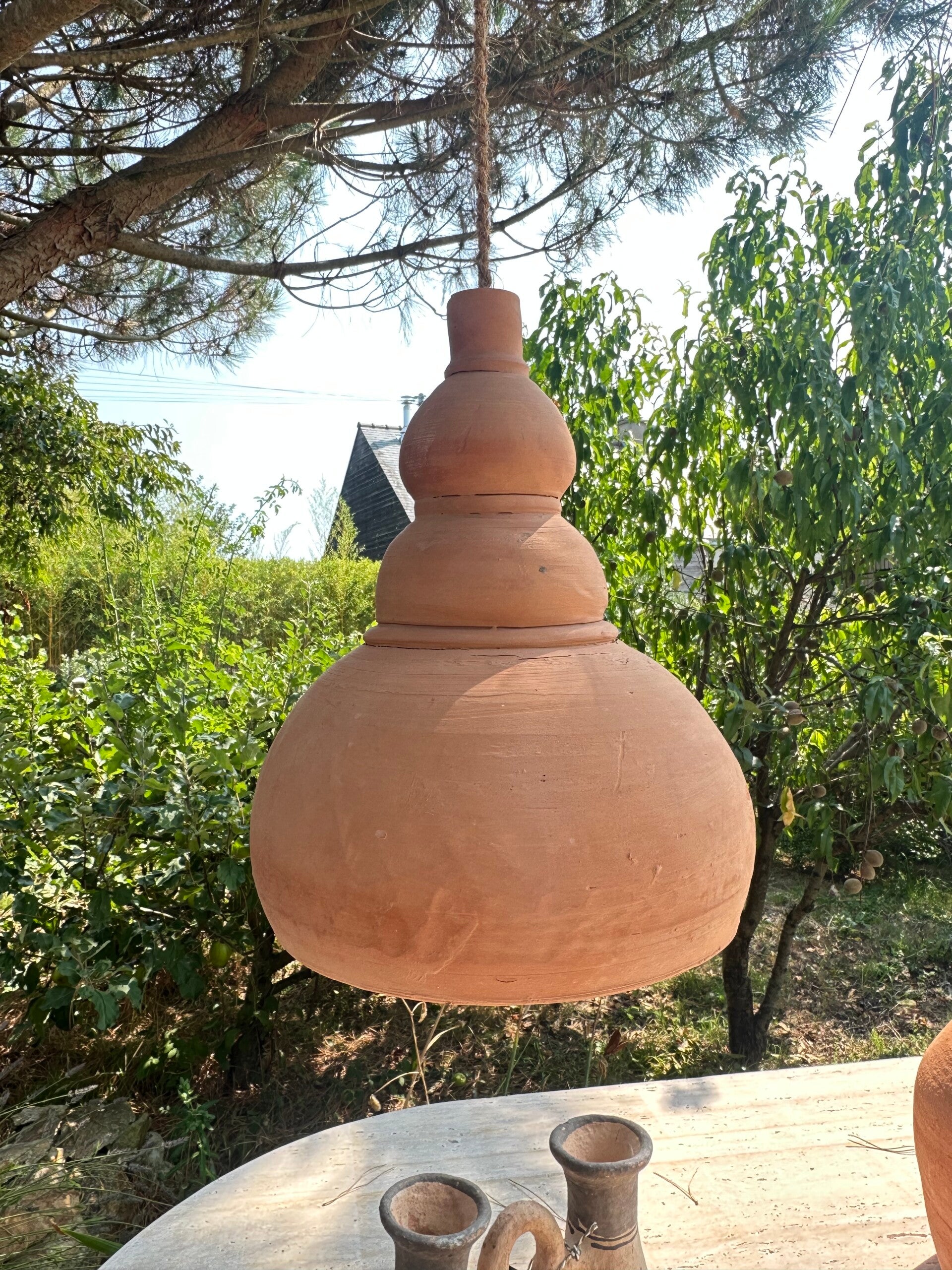 Suspension en terre cuite