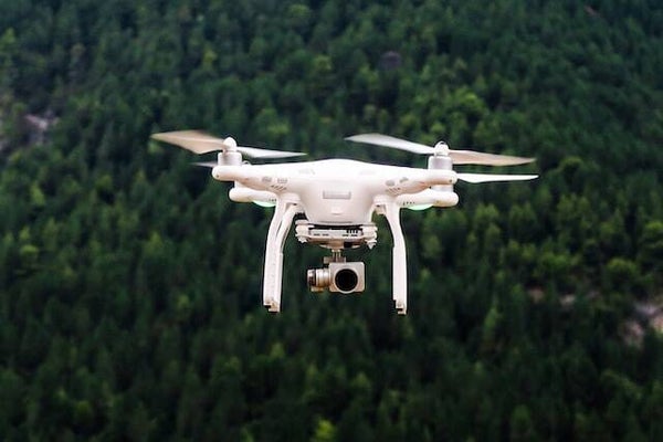 Dron 4