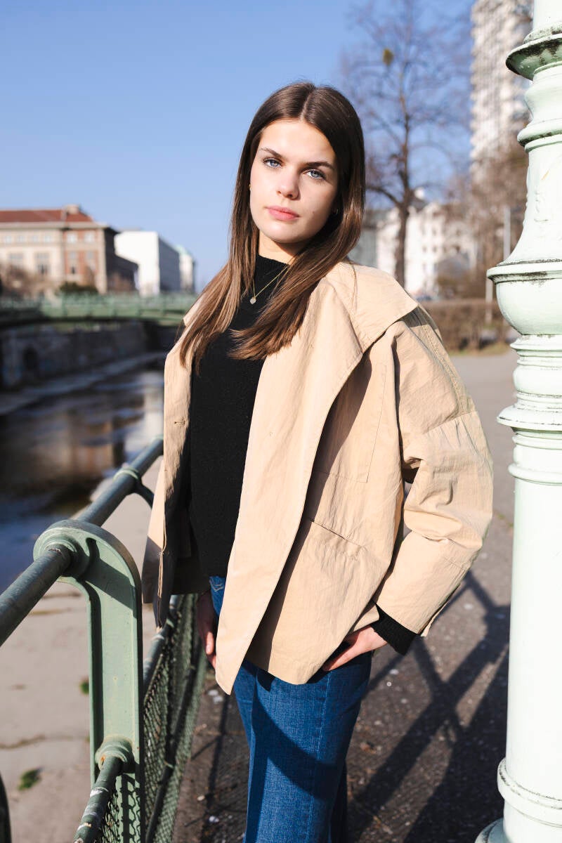 julia-kuba-b-7-standard-22zzcr.jpg