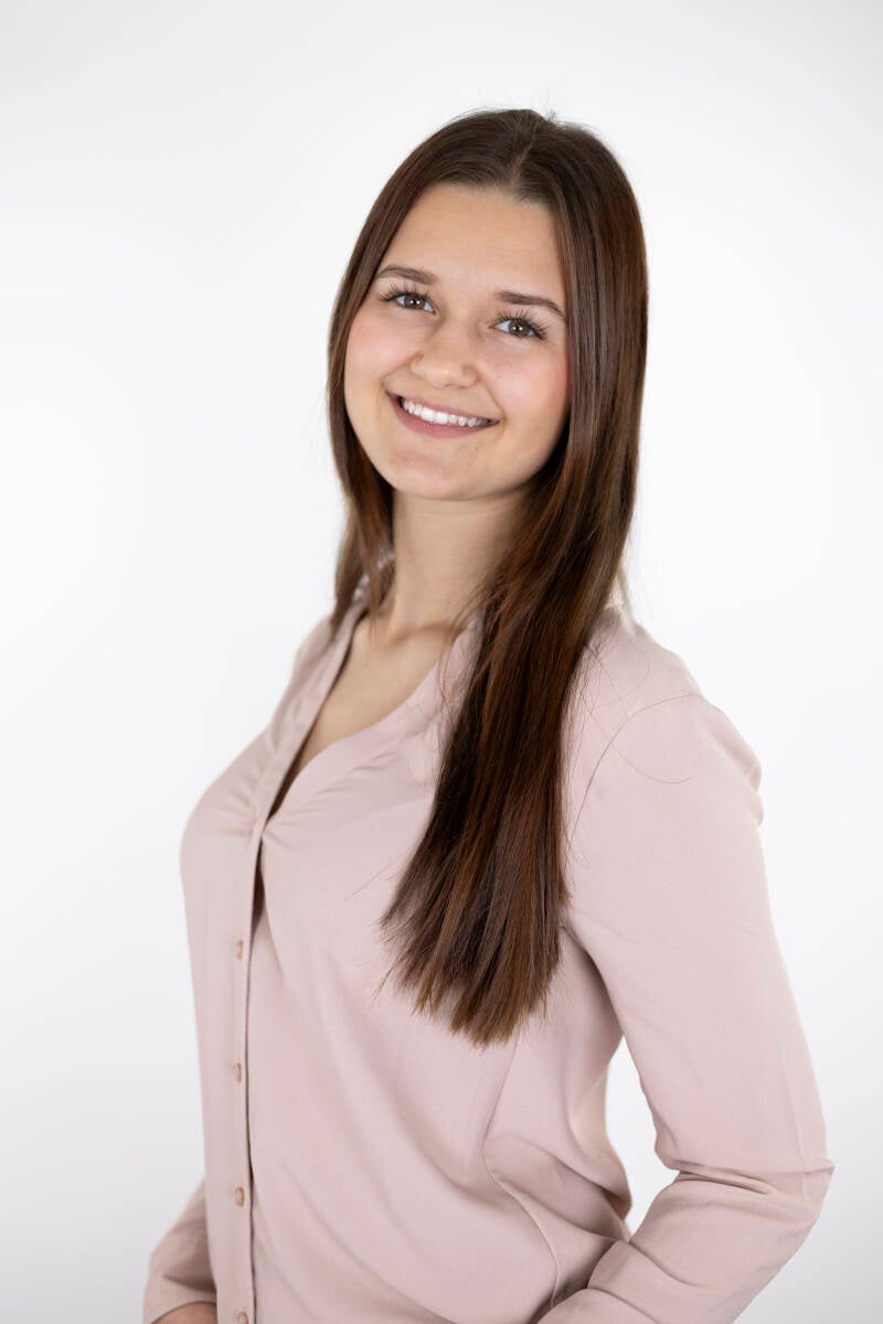 julia-kuba-b-standard-gxoz4y.jpg