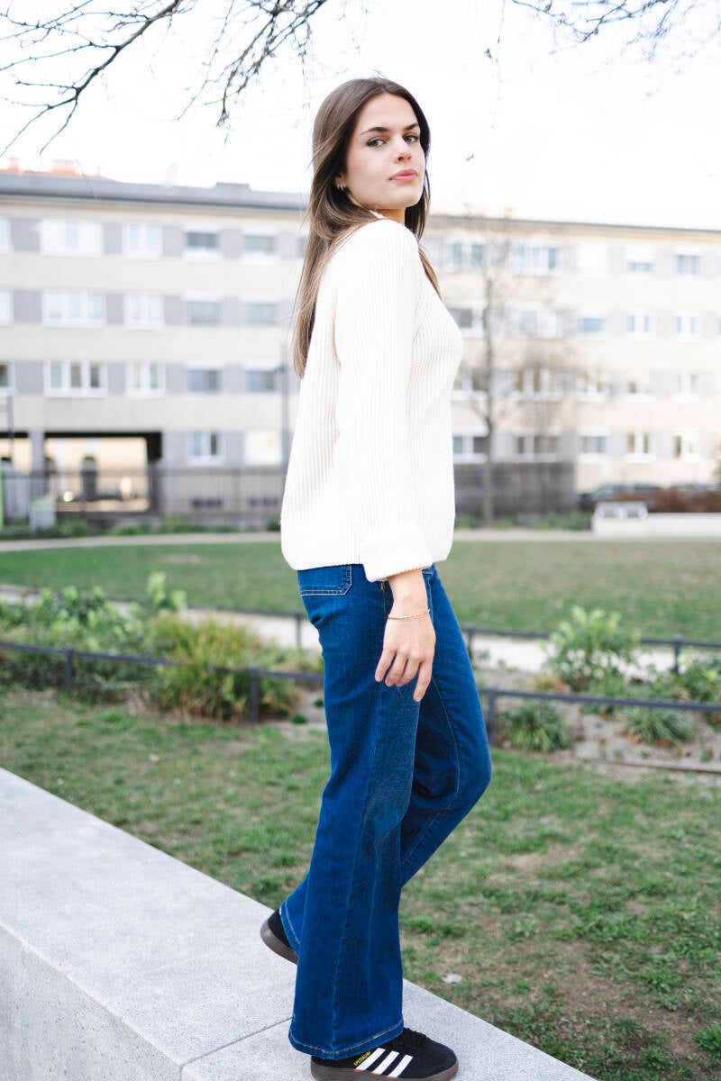 julia-kuba-b-standard-l8uiww.jpg