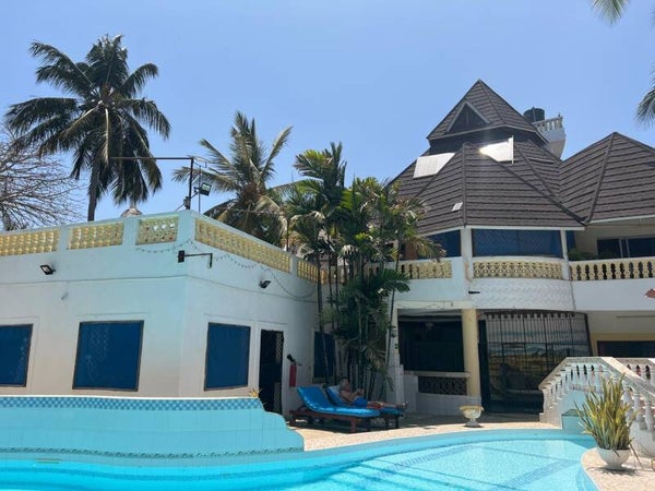 8 Bedroom Villa