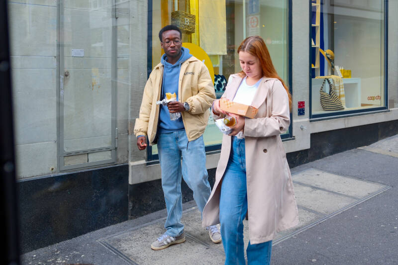 Jung-Merlin-Street-Photography-009 - two people walking with food