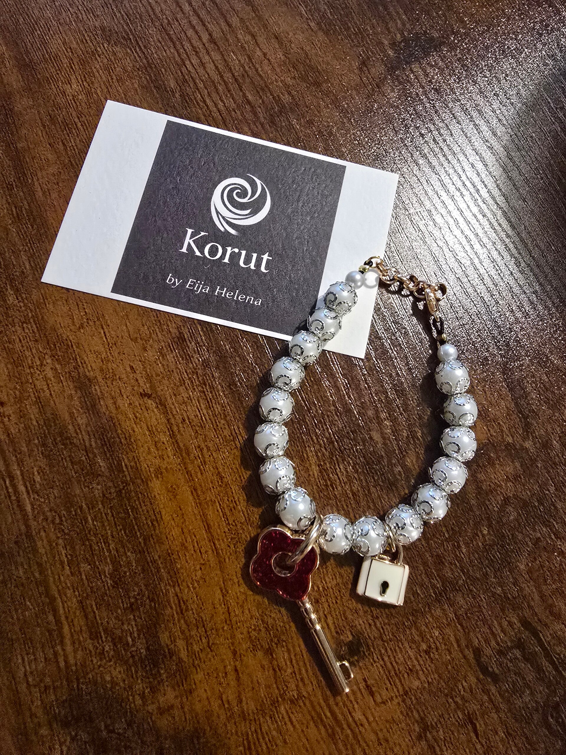 Avain ja lukko rannekoru